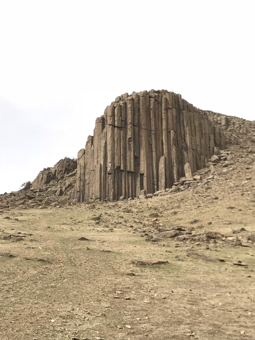 内蒙古的石条山~神奇的火山地貌遗迹~完全无人免费的景点~