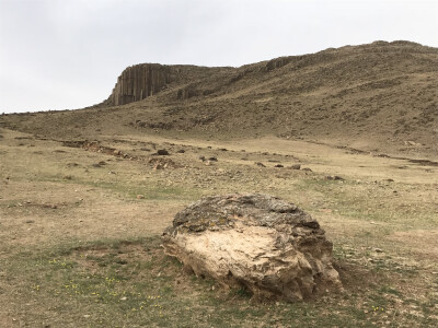 内蒙古的石条山~神奇的火山地貌遗迹~完全无人免费的景点~