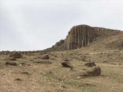 内蒙古的石条山~神奇的火山地貌遗迹~完全无人免费的景点~