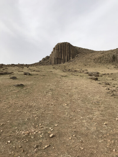 内蒙古的石条山~神奇的火山地貌遗迹~完全无人免费的景点~