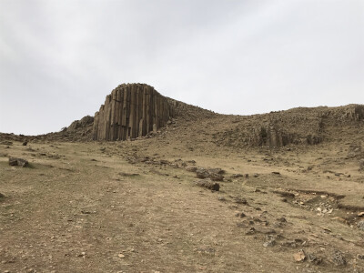 内蒙古的石条山~神奇的火山地貌遗迹~完全无人免费的景点~