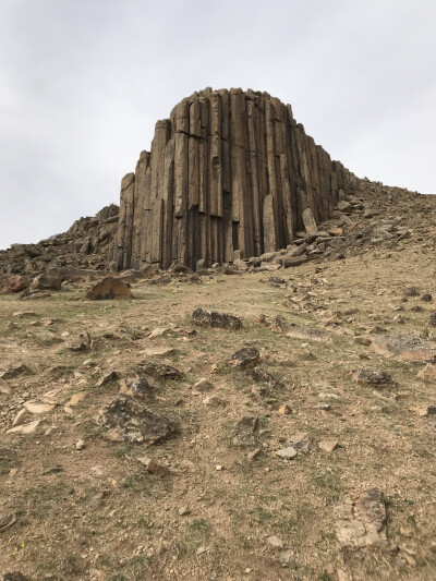 内蒙古的石条山~神奇的火山地貌遗迹~完全免费的无人景点~