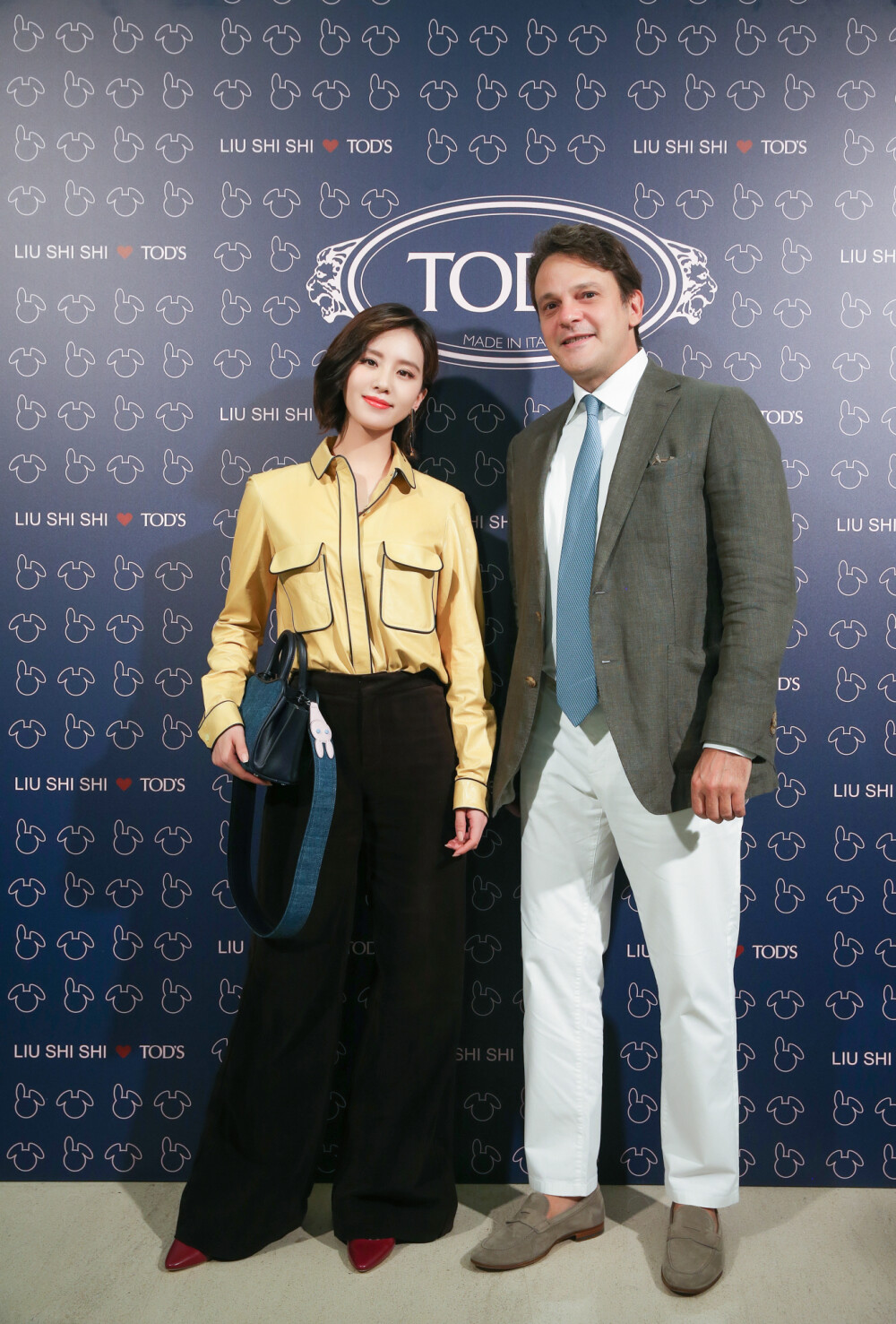 2018上海恒隆广场刘诗诗独家设计TOD'S限量系列全球首发酒会：刘诗诗（ 由TODS和诗诗一起完成的限量系列发布啦，希望大家喜欢，来数数里面一共藏了多少只兔兔？）