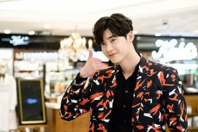 LEEJONGSUK