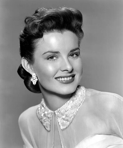 简皮特斯
Jean Peters
美国女演员.1926-2000年