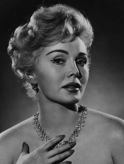 莎莎嘉宝
Zsa Zsa Gabor
匈牙利裔美国女演员.1917-2016年