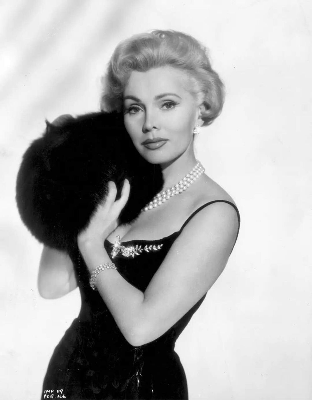 莎莎嘉宝
Zsa Zsa Gabor
匈牙利裔美国女演员.1917-2016年