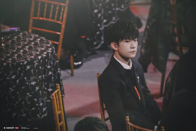 #易烊千玺 #TFBOYS 爱奇艺尖叫之夜 年度男歌手 高清 帅气 