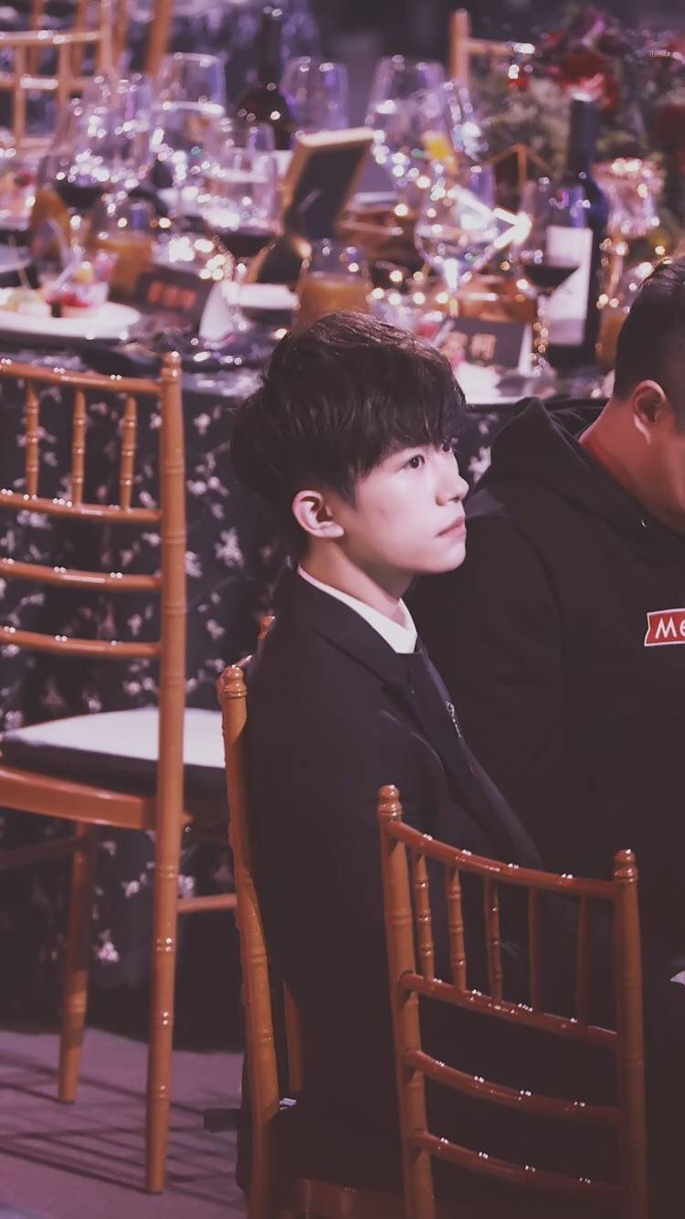 #易烊千玺 #TFBOYS 爱奇艺尖叫之夜 年度男歌手 高清 帅气 