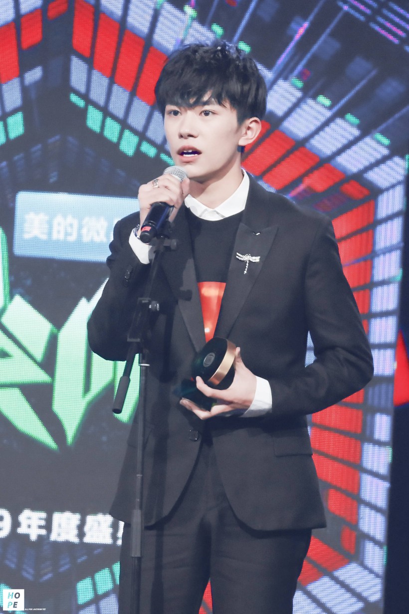 #易烊千玺 #TFBOYS 爱奇艺尖叫之夜 年度男歌手 高清 帅气