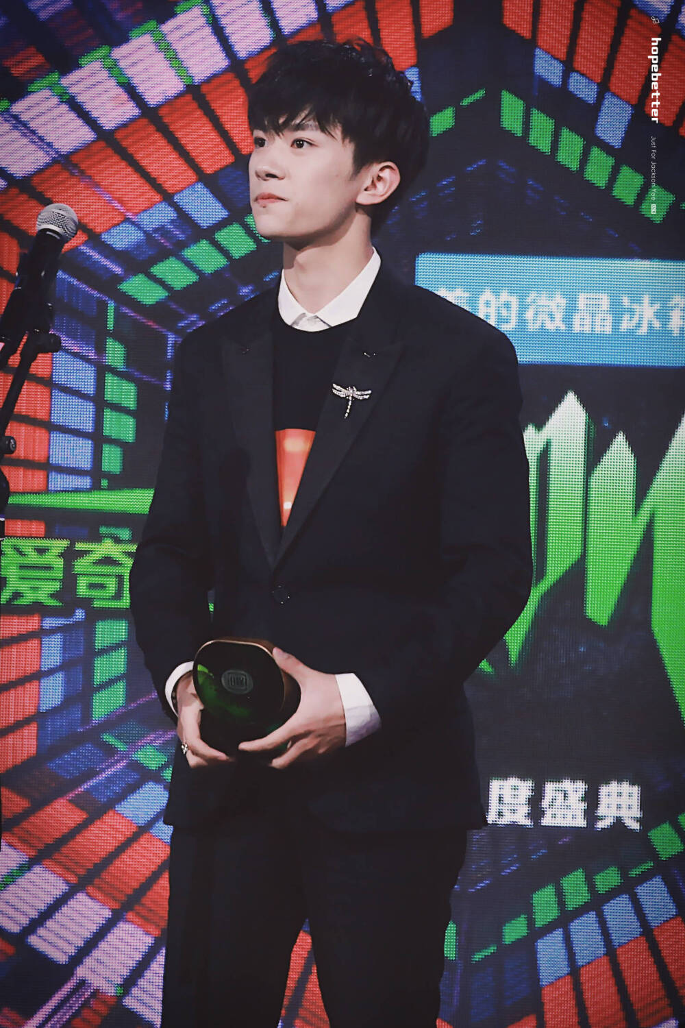 #易烊千玺 #TFBOYS 爱奇艺尖叫之夜 年度男歌手 高清 帅气