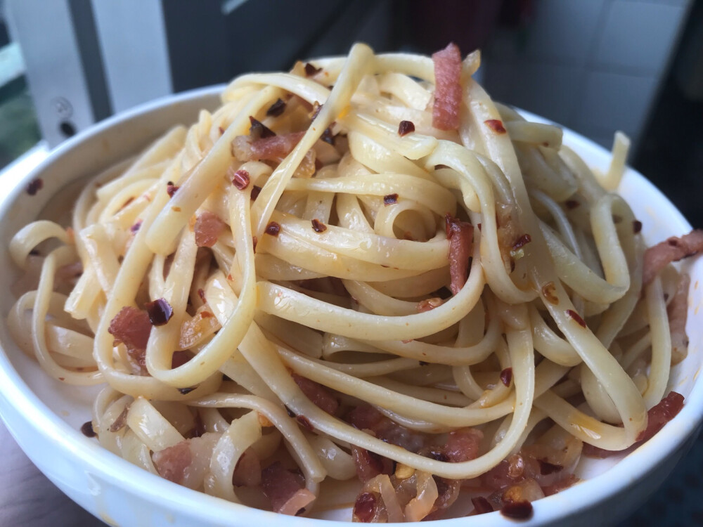 一人の食 Bacon Chilli Linguine Aglio e Olio