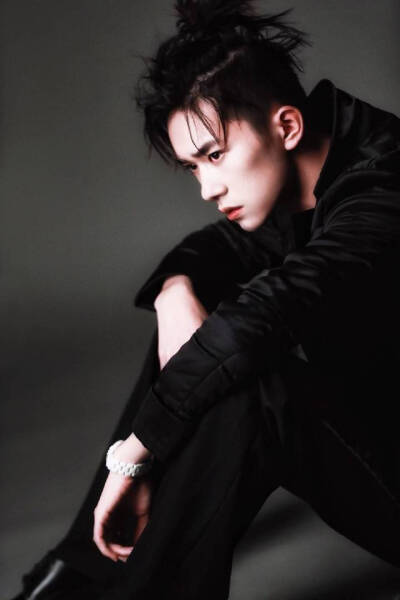 易烊千玺也太帅了吧