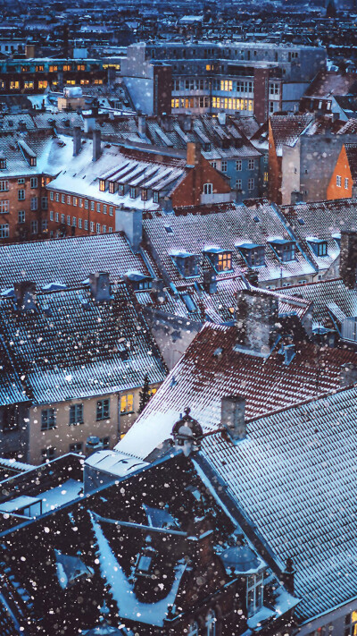 风景 雪景街道 建筑 壁纸。