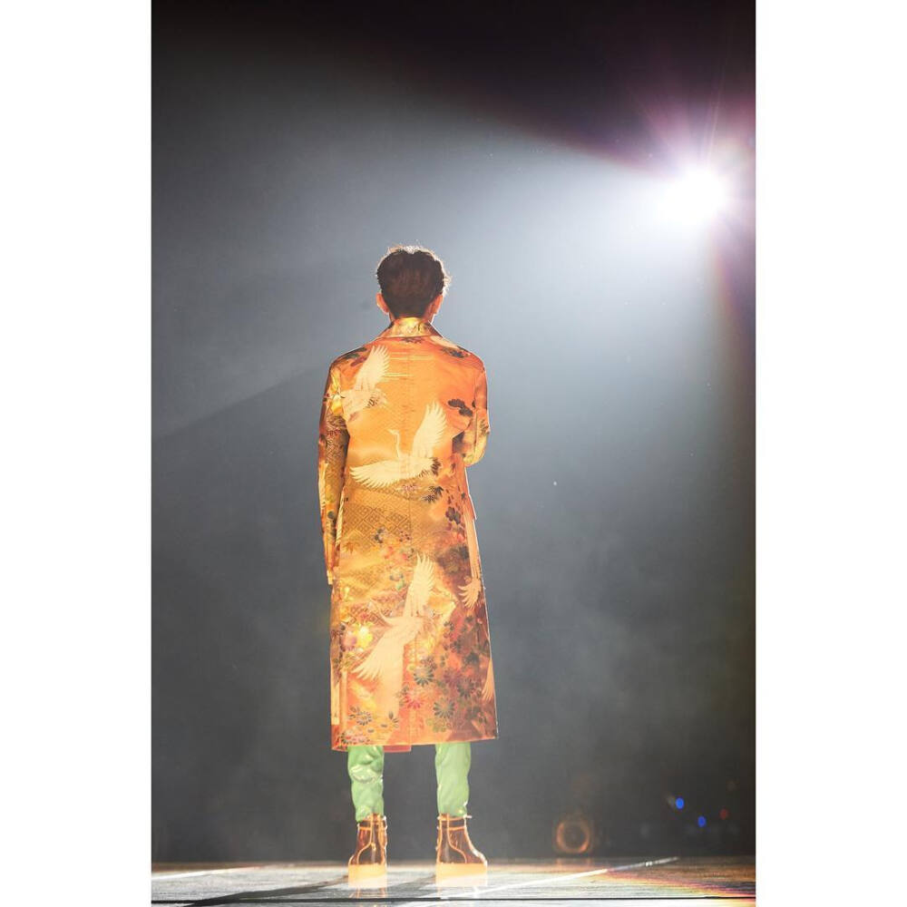 2018-11-18 @roy_____wang:A strong look in?@maisonmargiela?with?@chopardjewelry. Thanks everyone.?#bornfree?#music#chopard?#maisonmargiela?#chongqing#ceremony?