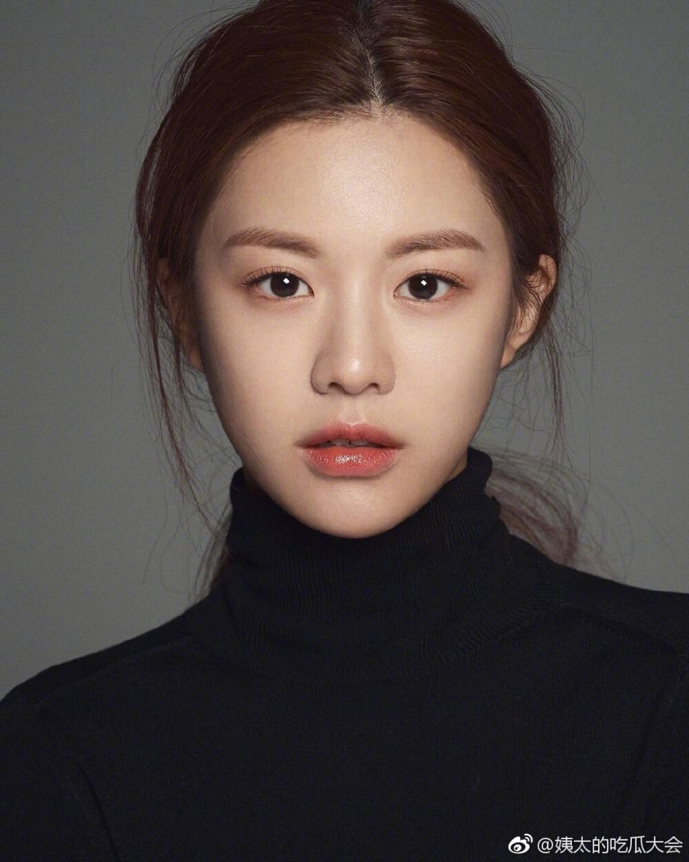 spell edit模特真会选，洪秀珠（p1-p4）和高允真(p5-p9)都好好看啊！！！我太吃这种清冷舒服的颜了