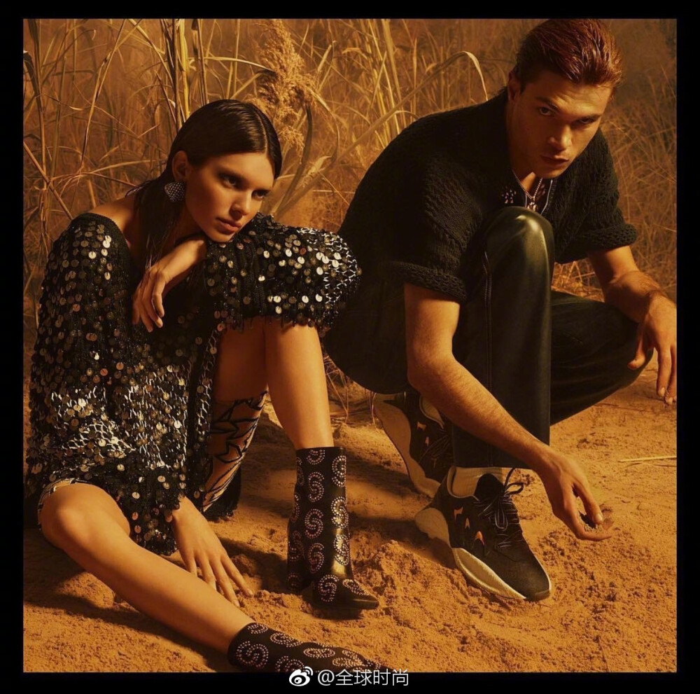 KendallJenner 全新广告大片，肯豆为Roberto Cavalli 2019春夏系列拍摄的这组画报，几近完美的身型线条，略带狂野的造型设计，很好的展现了“力量”与“感官感”！