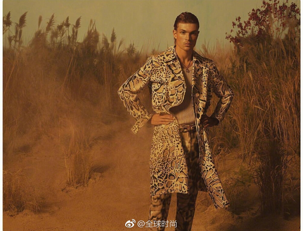 KendallJenner 全新广告大片，肯豆为Roberto Cavalli 2019春夏系列拍摄的这组画报，几近完美的身型线条，略带狂野的造型设计，很好的展现了“力量”与“感官感”！