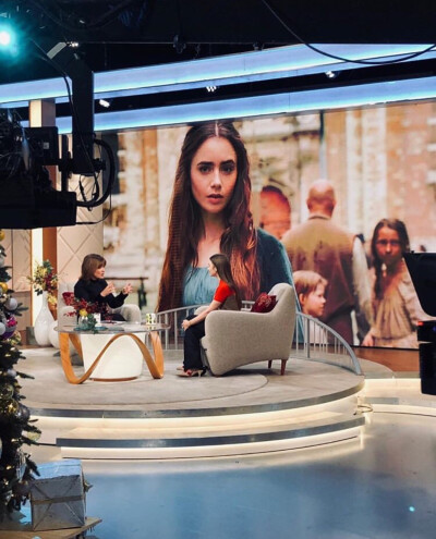 Lily Collins ins
Thanks again for having me @lorraine!! Always a pleasure. Hope you guys caught the show this morning and are as exited as I am for episode one of #LesMiserábles to air December 30 in …