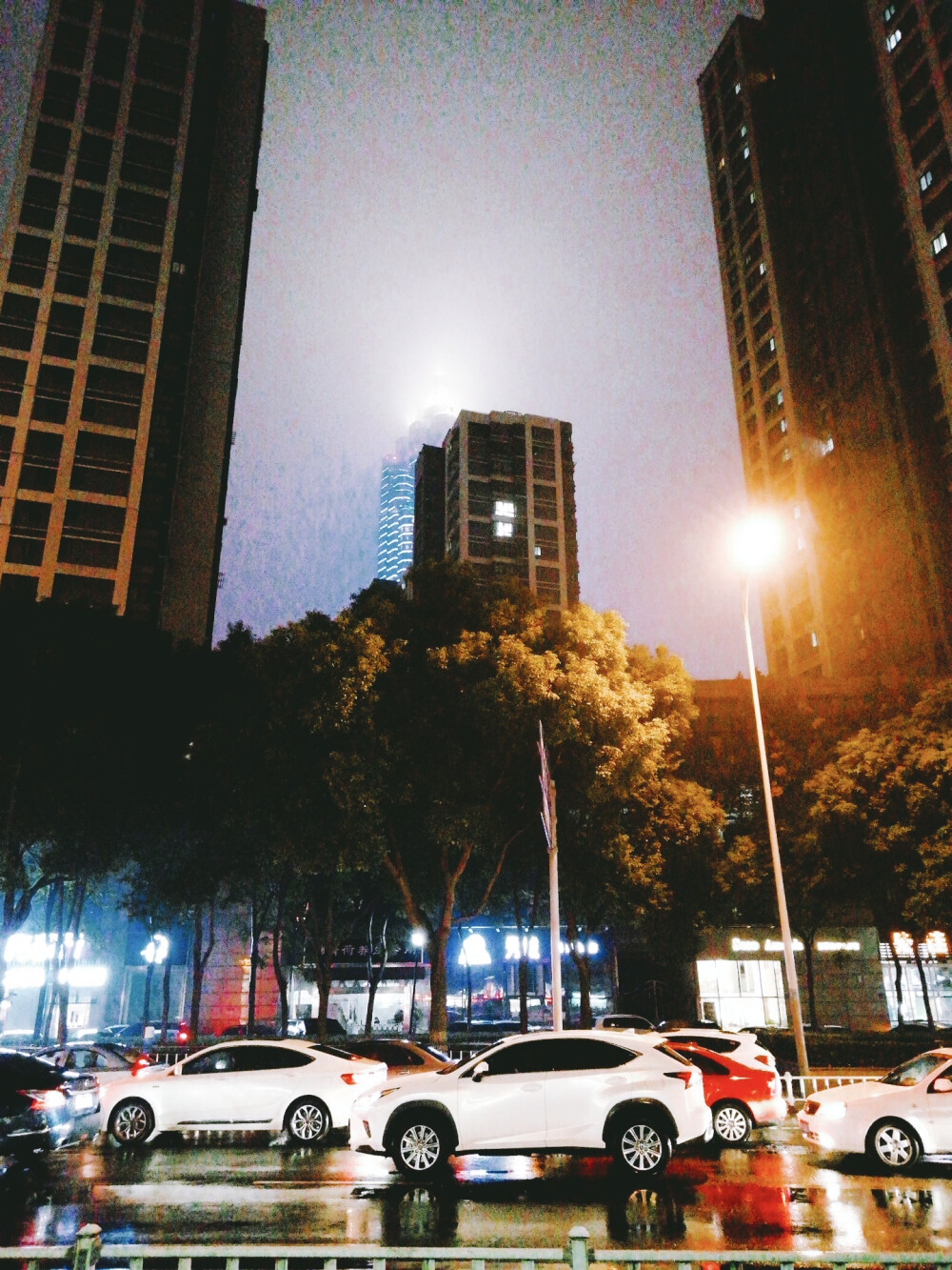 雨天的雾。