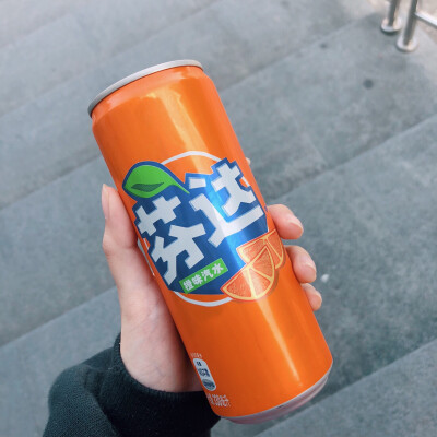 广东人今天热得去喝冷饮