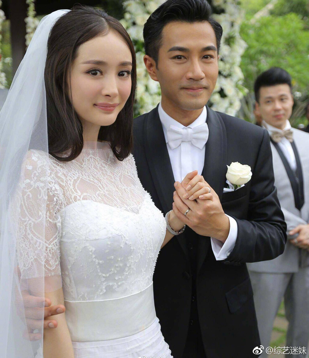 杨幂刘恺威离婚嘉行传媒发表声明，表示杨幂刘恺威今年已经签署协议离婚，和平分手，今后孩子夫妻共同抚养。所以，这个娱乐圈谜题终于解开了。。。