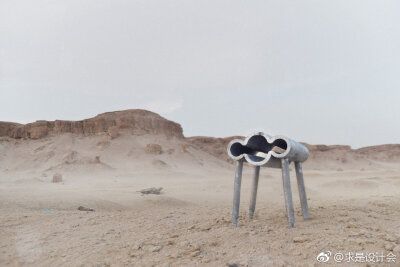 Desert Cast 铸模板凳，科威特 / Jassim Alnashmi + Kawther Al Saffar + Ricardas Blazukas。#求是爱设计#