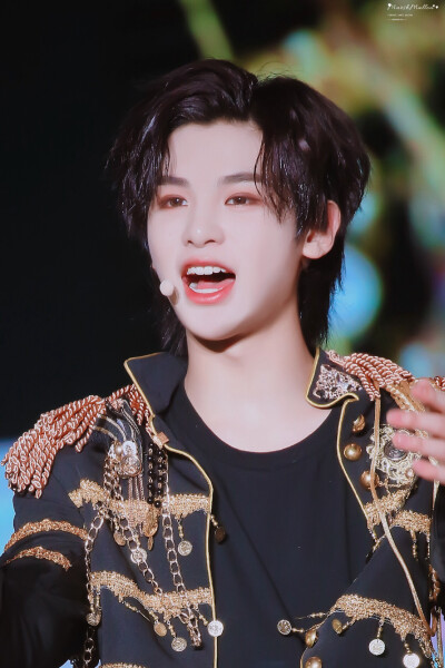 Justin黄明昊 【181222 NEX7演唱会天津】
图见水印
ColorfulDream_Justin