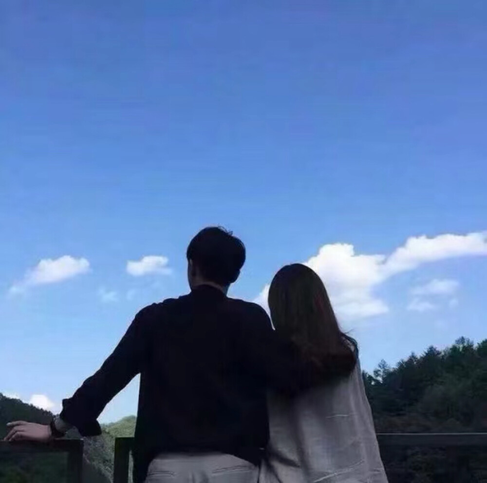 暧昧上头的那几秒 真的很像爱情