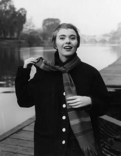 珍茜宝
Jean Seberg 1938-1979年
美国女演员