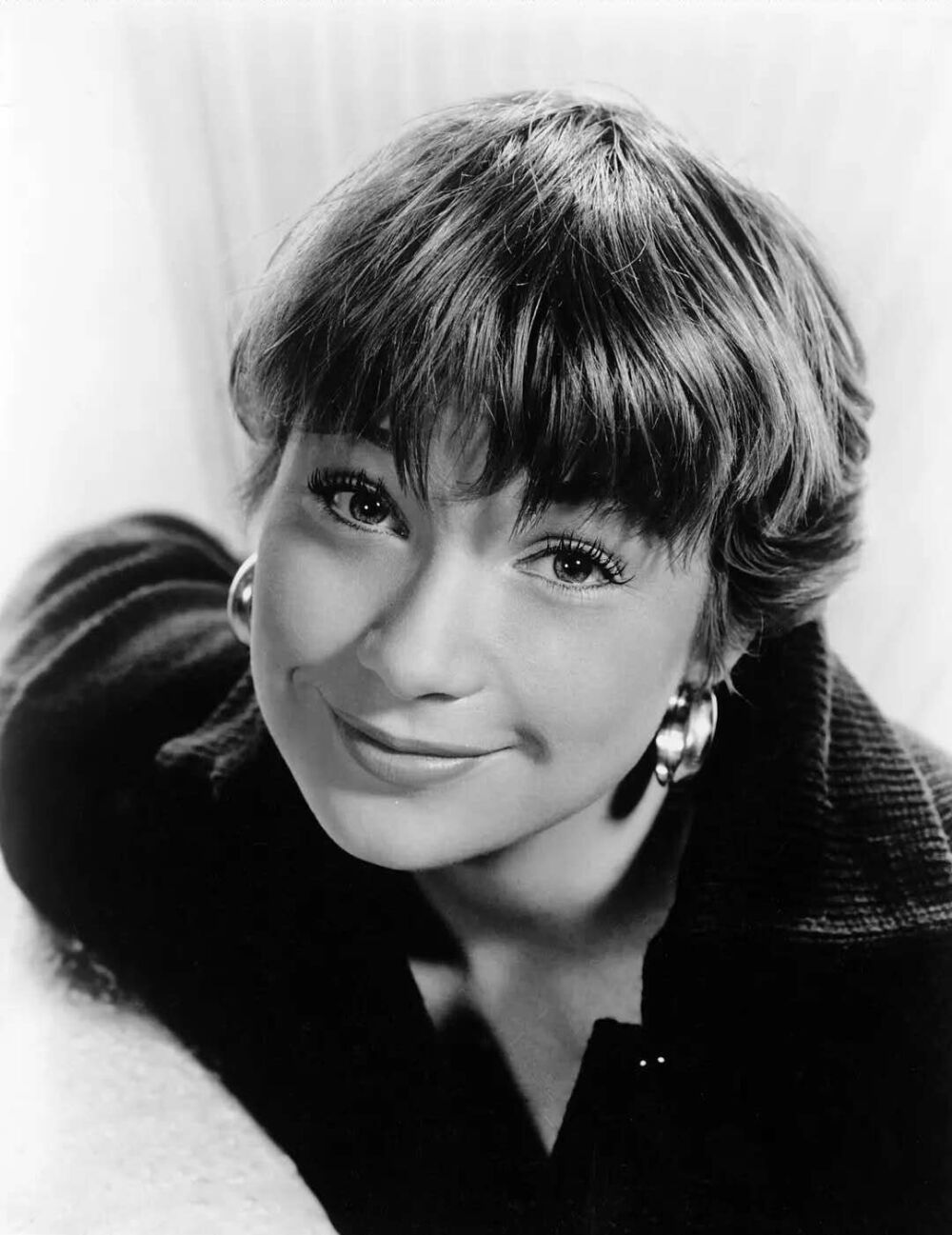 雪莉麦克雷恩
Shirley Maclaine 1934年～
美国女演员.1960年第13届英国学院奖外国最佳女演员.得奖影片《凤求凰》