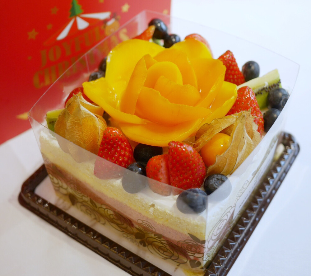 木有苹果～那就吃蛋糕吧
不过我很好奇平安夜吃苹果到底谁先开始传的说
两个英文风马牛不相及哈哈哈哈哈哈