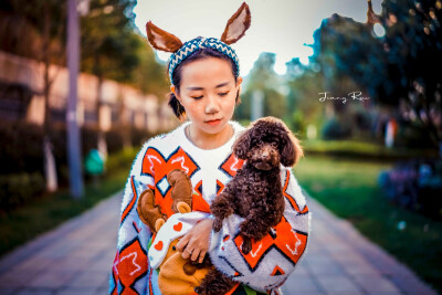 麦睿葵斯玛寺
圣诞礼物 给自己拍了一组圣诞写真
特别鸣谢
服装造型狮：JR
道具狮：JR
化妆狮：JR
助理：JR
摄影狮：JR
后期：JR
圣诞帽提供商：JR （纯手工制作）