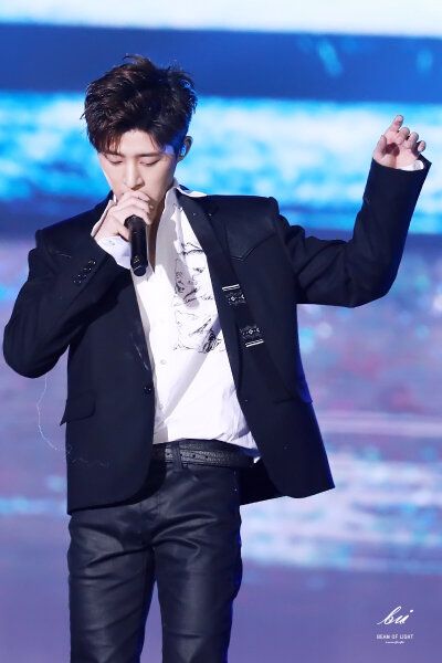 iKON. B.I 김한빈 cr. beamoflight1022