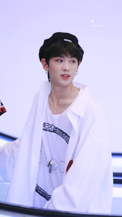 黄明昊 贾富贵 Justin