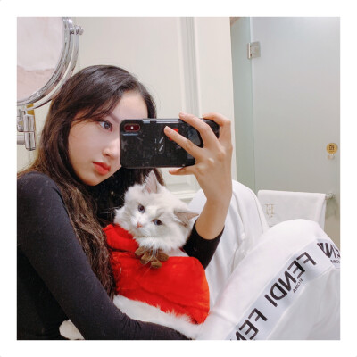 宇宙少女 程潇&susu
Merry Chrismas