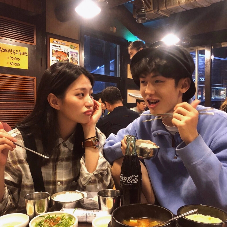 想离开的人，总是有千万种理由;想陪伴你的，怎么赶也赶不走
情侣头像
头像搬运工，图源网络，侵权致歉，微博图文更新，喜欢关注——暖柚说