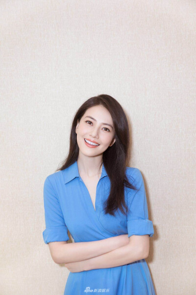 高圆圆清新甜美照片披肩长发妩媚动人
