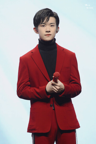 #易烊千玺 #TFBOYS 华为nova4手机新品发布会 华为nova全球代言人 高清 帅气