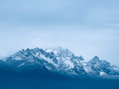 #丽江#
斜阳只与黄昏近
冬日暖阳
雪后玉龙山
