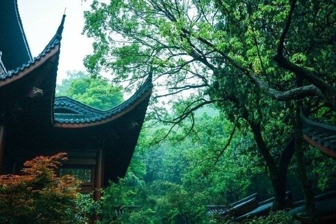 杭州灵隐寺，我想出家了。