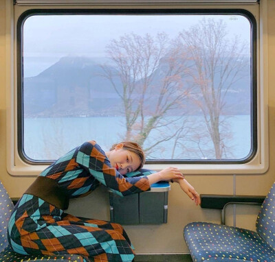 利和小姐姐的穿搭