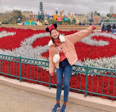 利和小姐姐的穿搭