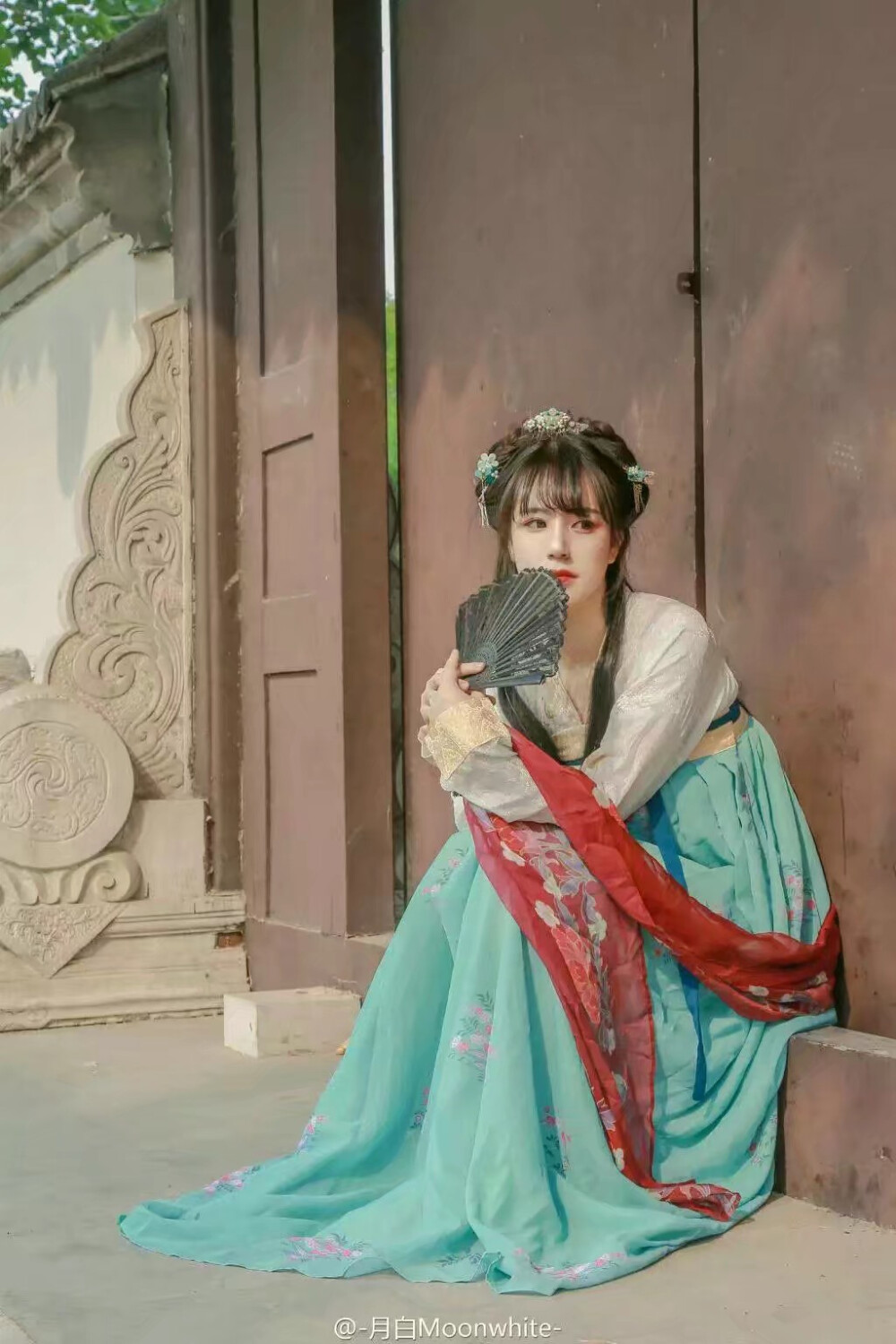 #惊鸿一瞥，再也忘不了的美人
by.奶盐 /侵删/