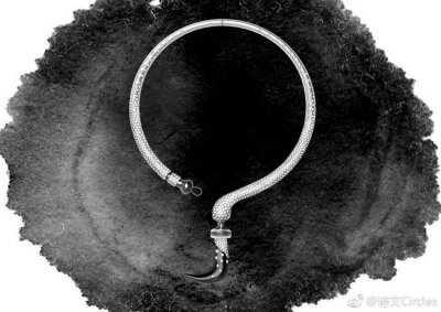 《传承》
材质:18k金 钻石 黑玛瑙
设计说明:文房四宝之一
传承经典，新的开始，书写新的篇章。 ​​​