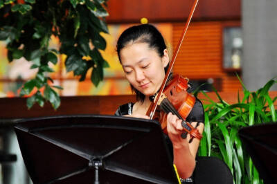 钢琴chara,提琴欧阳方,敲杯子frith