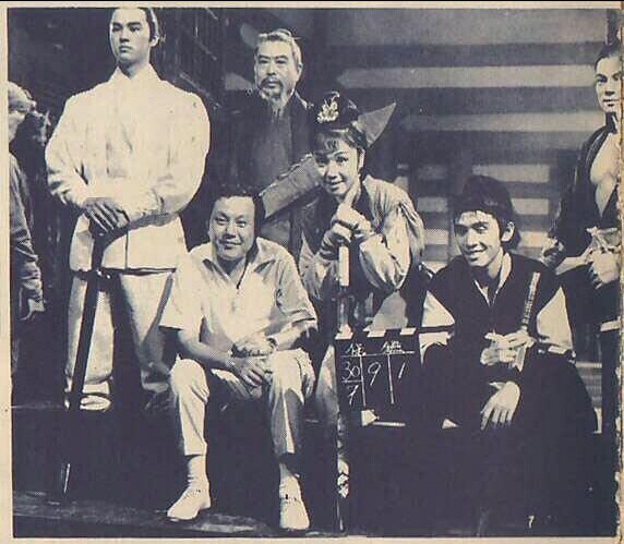 1969年邵氏《保镖》剧组
狄龙、导演张彻、井淼、李菁、姜大卫、郑雷