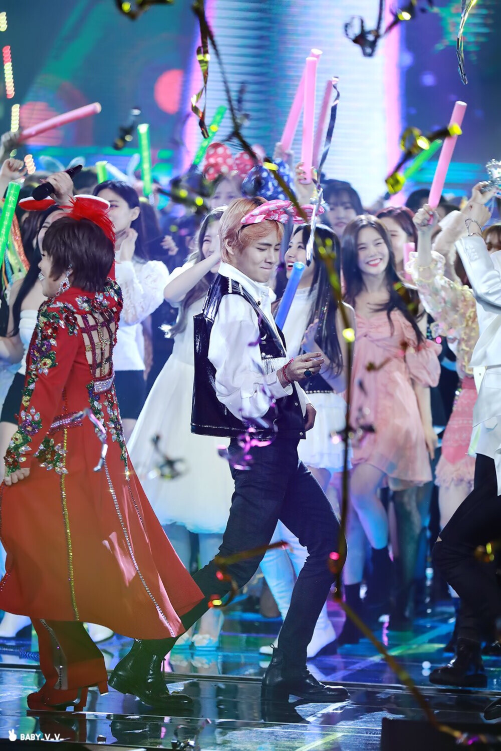 金泰亨2018kbs歌谣大祝祭