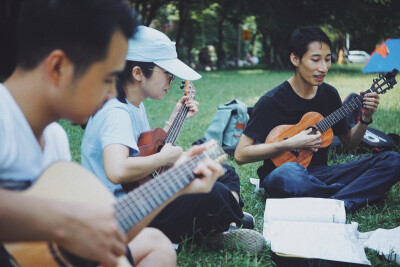 《民谣吉他》《尤克里里》记忆中的那些现场草地音乐.....