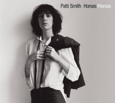 Horses/Patti Smith
非常喜欢Patti这张封面，予我的感觉是轻松又凝重，冷冽而优雅。